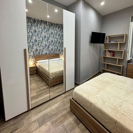 Апартаменты 280 Mt Dalla Metro The Mox Luxury Apartament Неаполь Экстерьер фото
