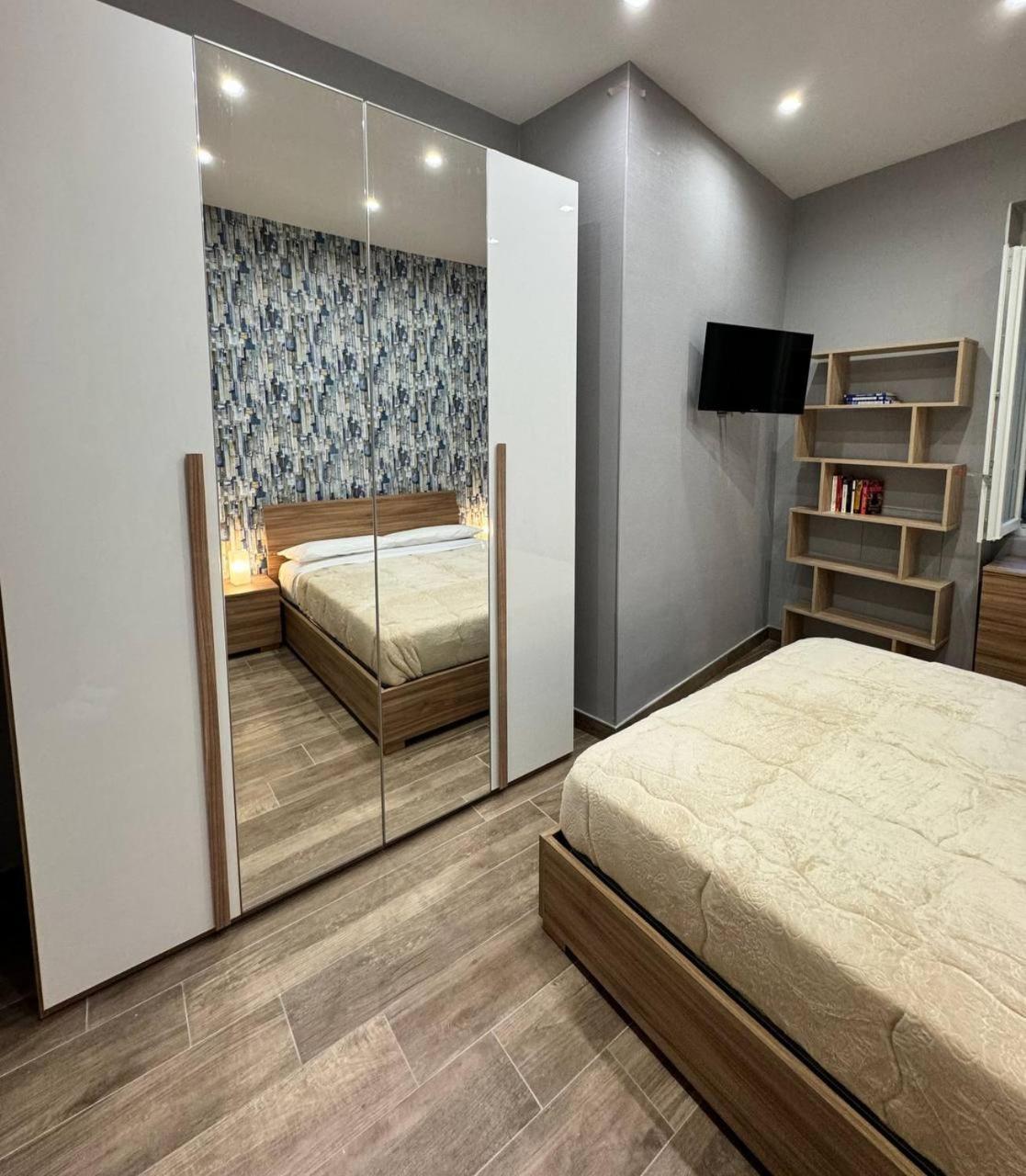 Апартаменты 280 Mt Dalla Metro The Mox Luxury Apartament Неаполь Экстерьер фото