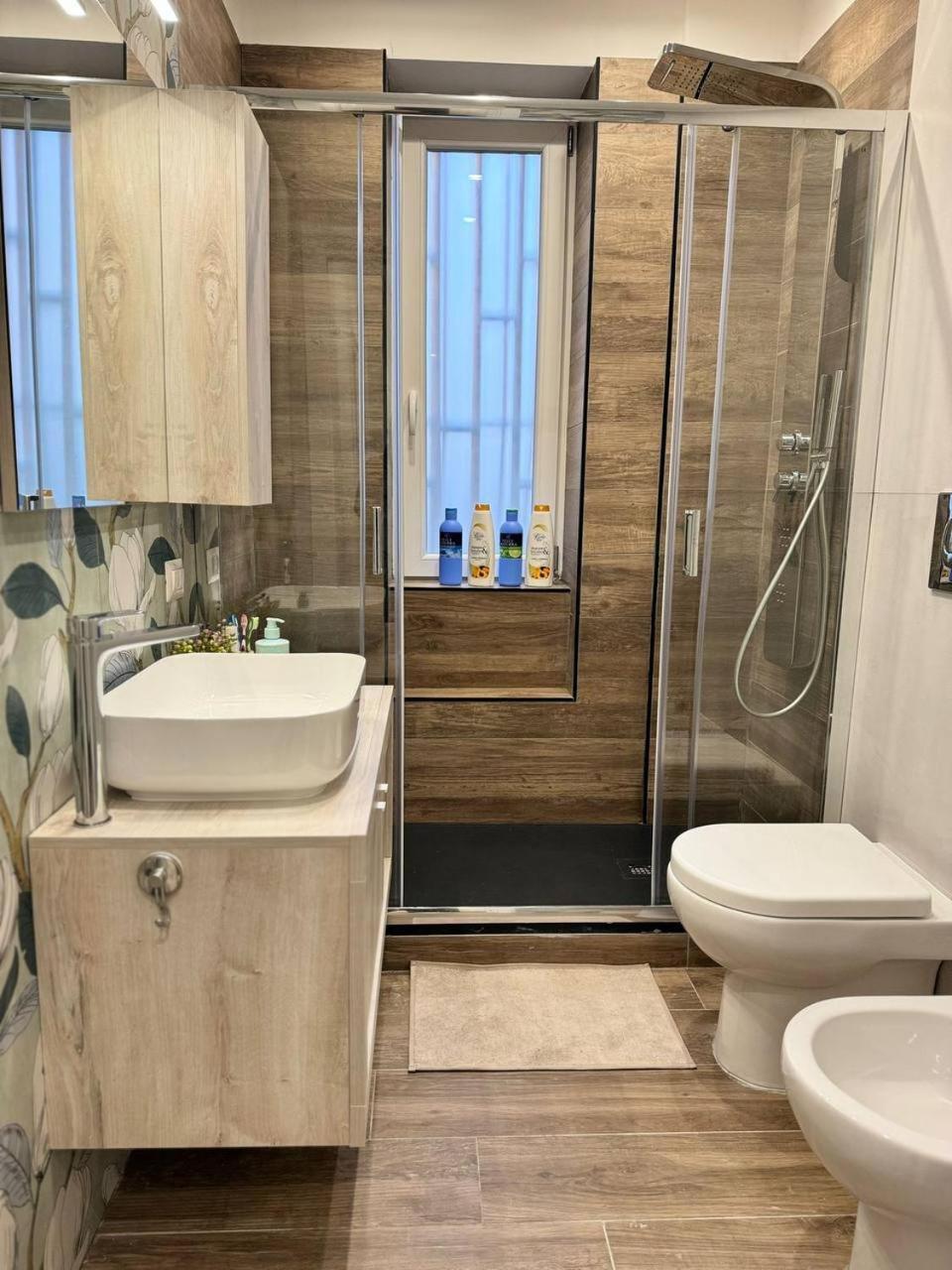 Апартаменты 280 Mt Dalla Metro The Mox Luxury Apartament Неаполь Экстерьер фото