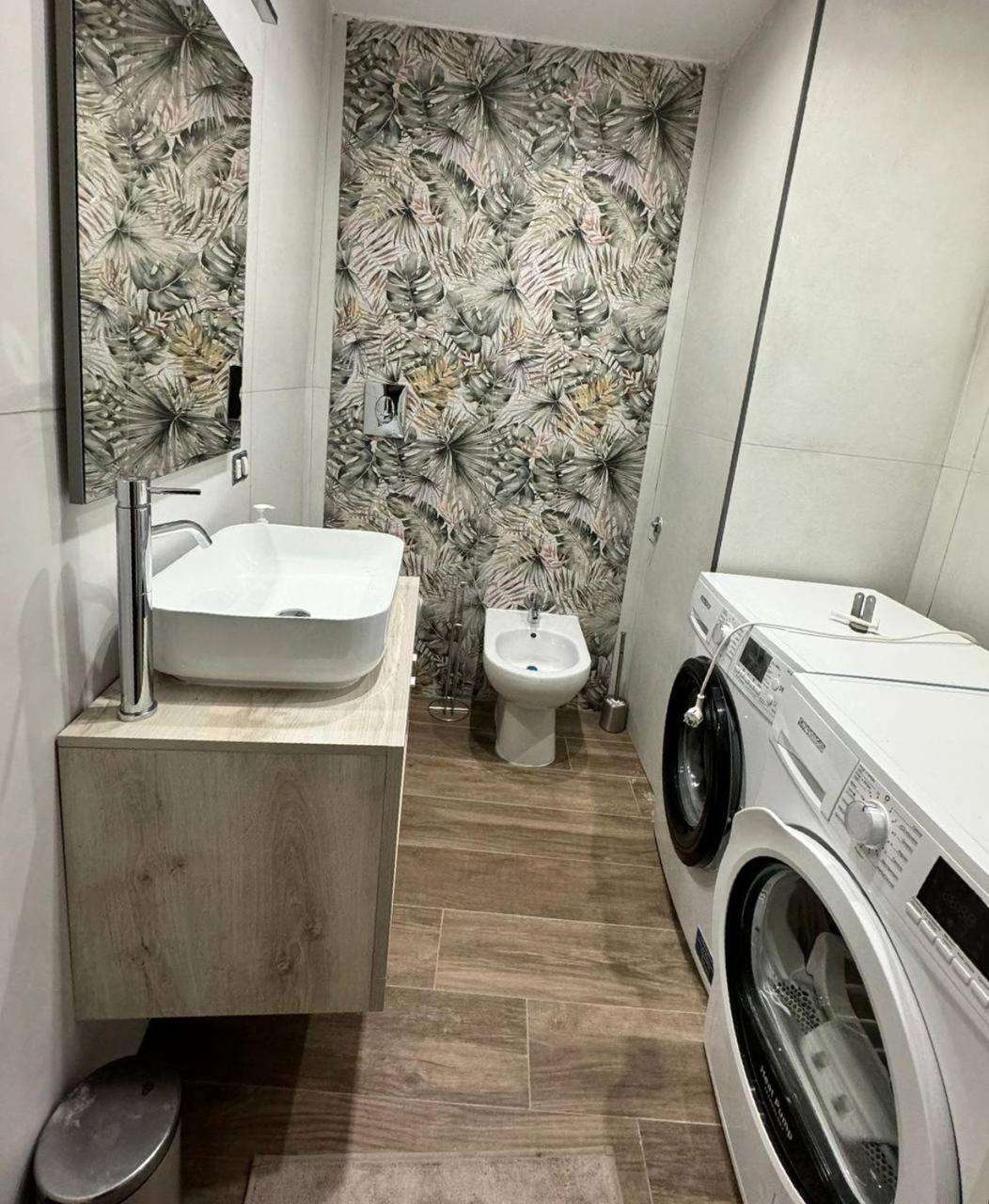 Апартаменты 280 Mt Dalla Metro The Mox Luxury Apartament Неаполь Экстерьер фото