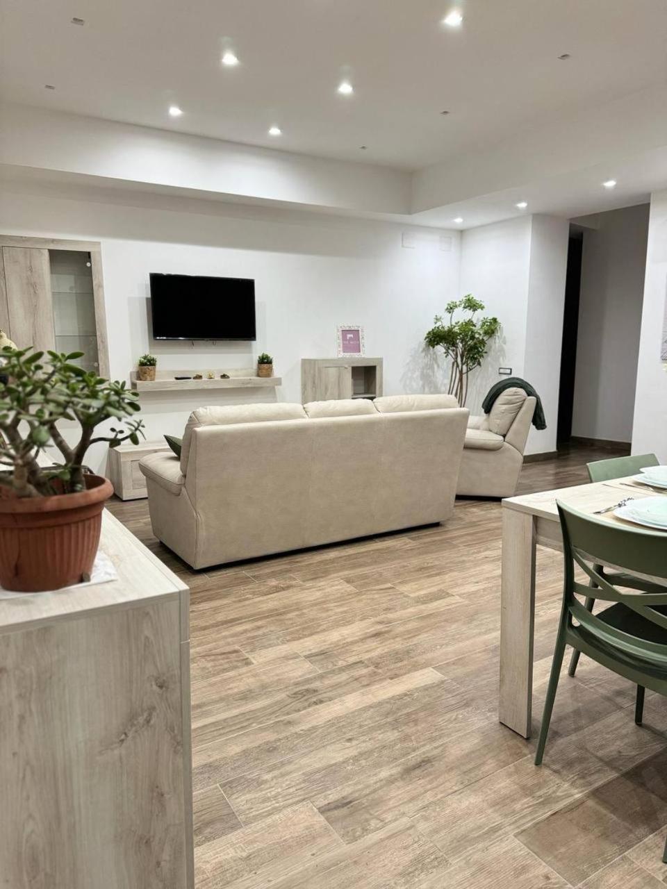 Апартаменты 280 Mt Dalla Metro The Mox Luxury Apartament Неаполь Экстерьер фото